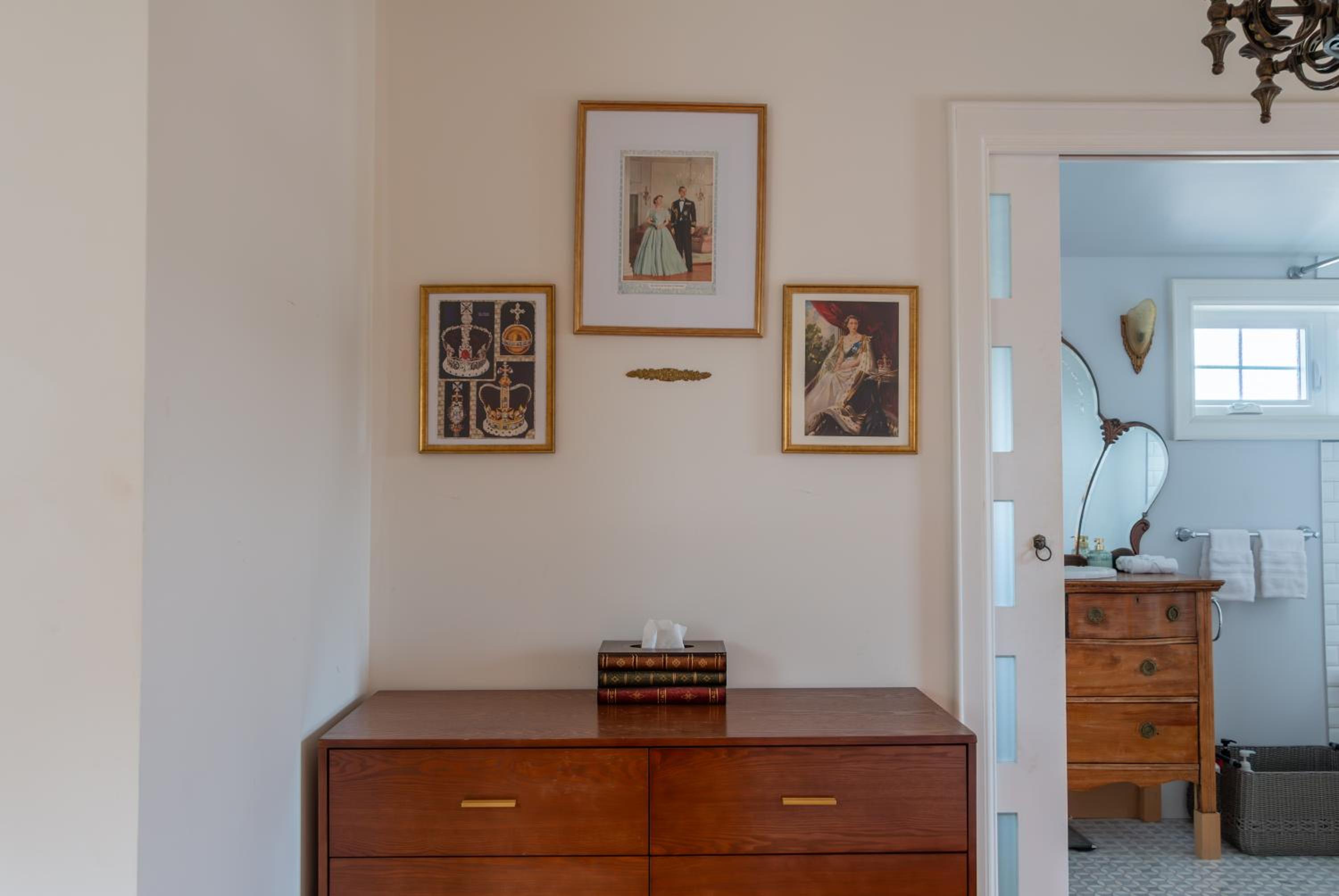 Elegant Elora Home with Stylish Décor