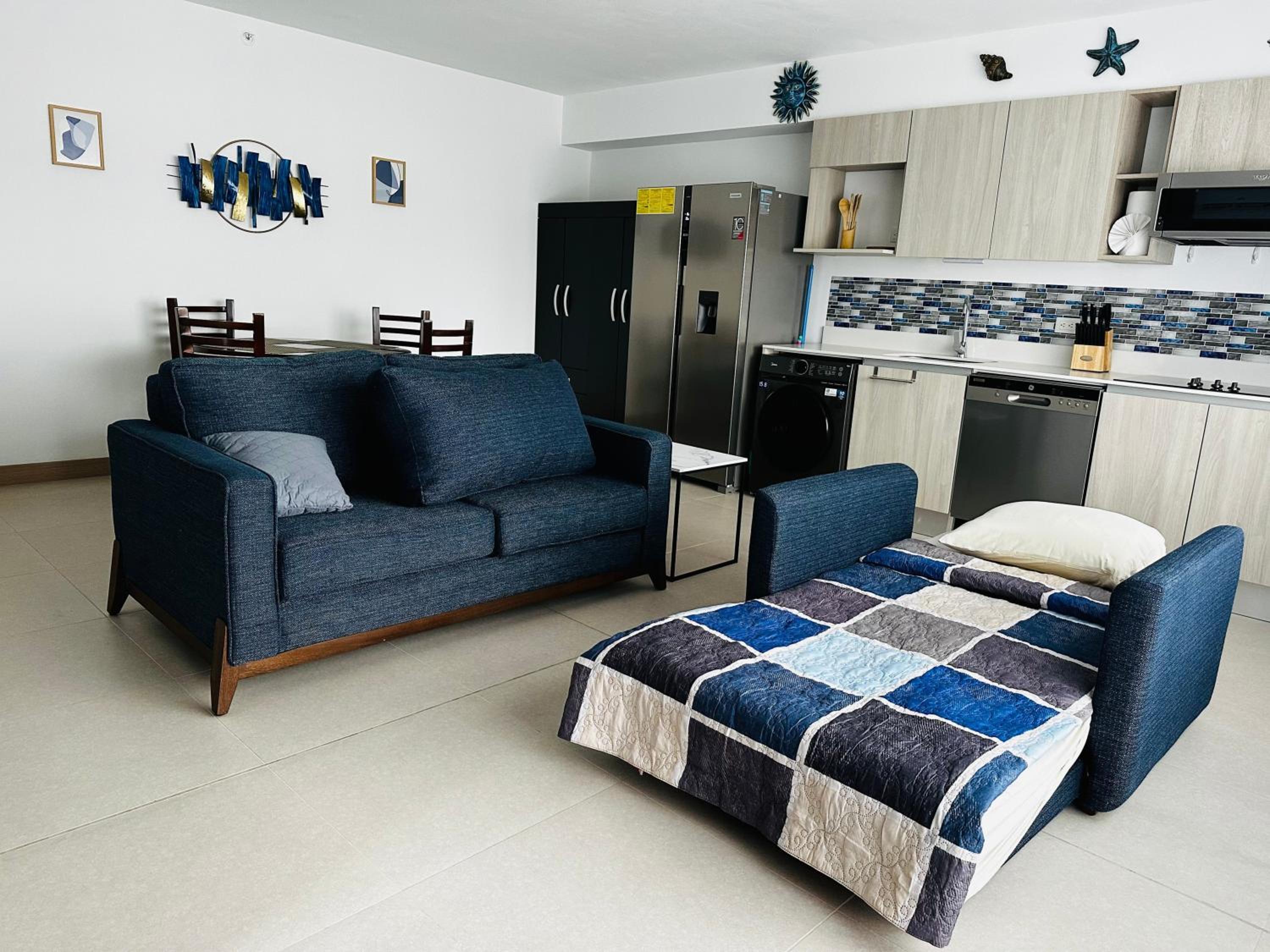 Casago 1605, Brand New Rental Oasis, Large Space with Tranquil Nature Views