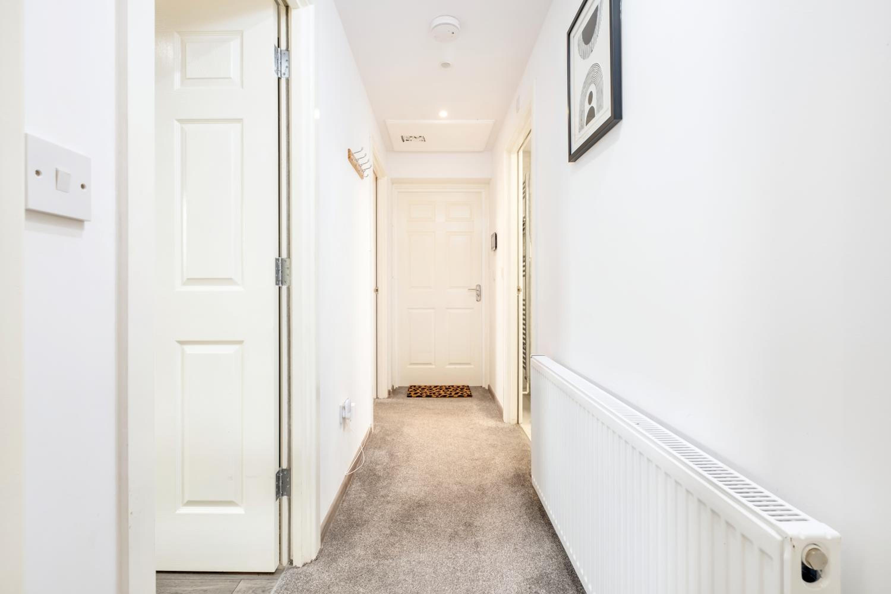 Perfect for Contractors and Leisure - Close to City Centre Apartment - Sleeps up to 5 view 4