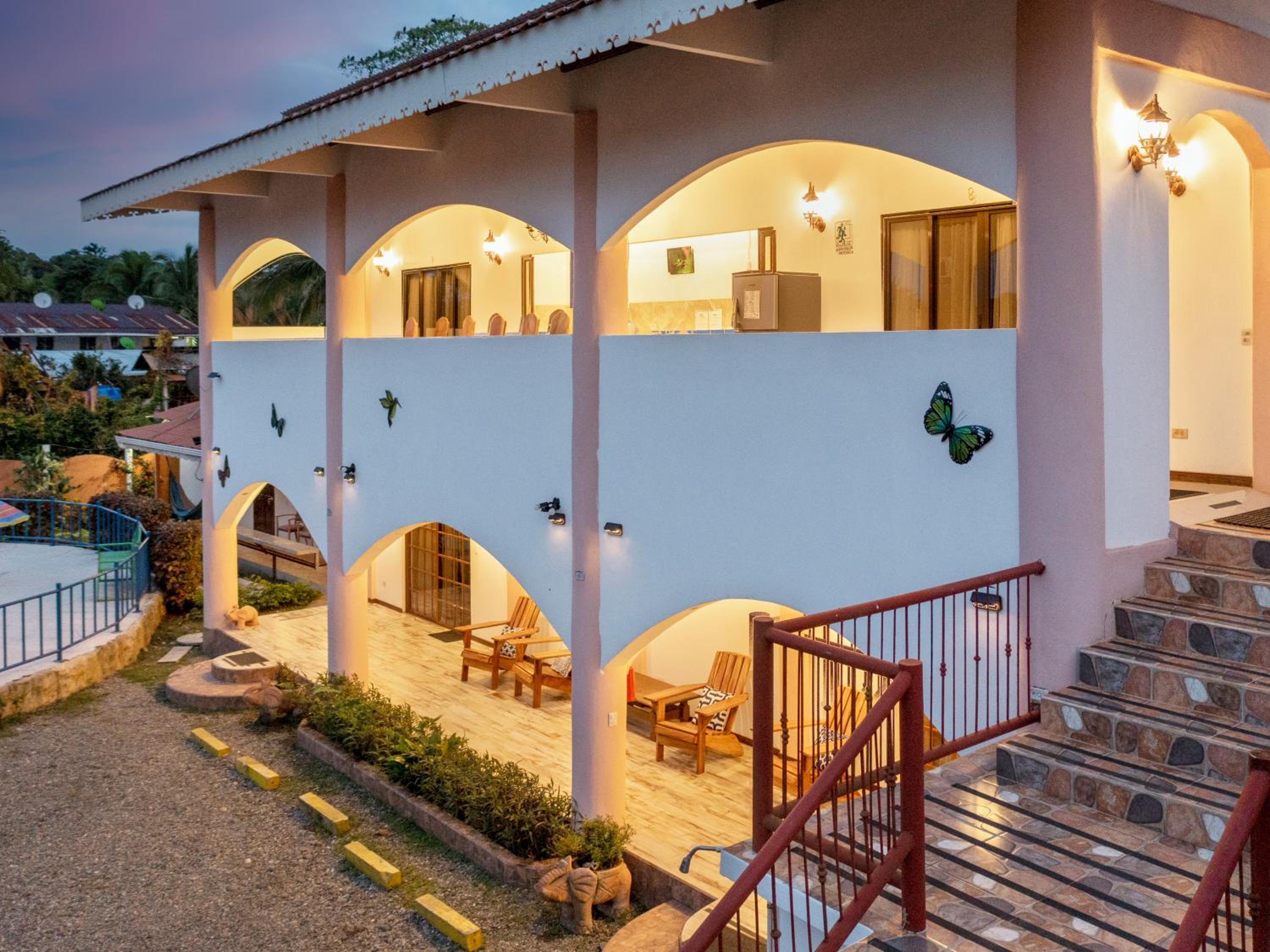 Pangea Lodge with Shared Pool at the Heart of Manzanillo