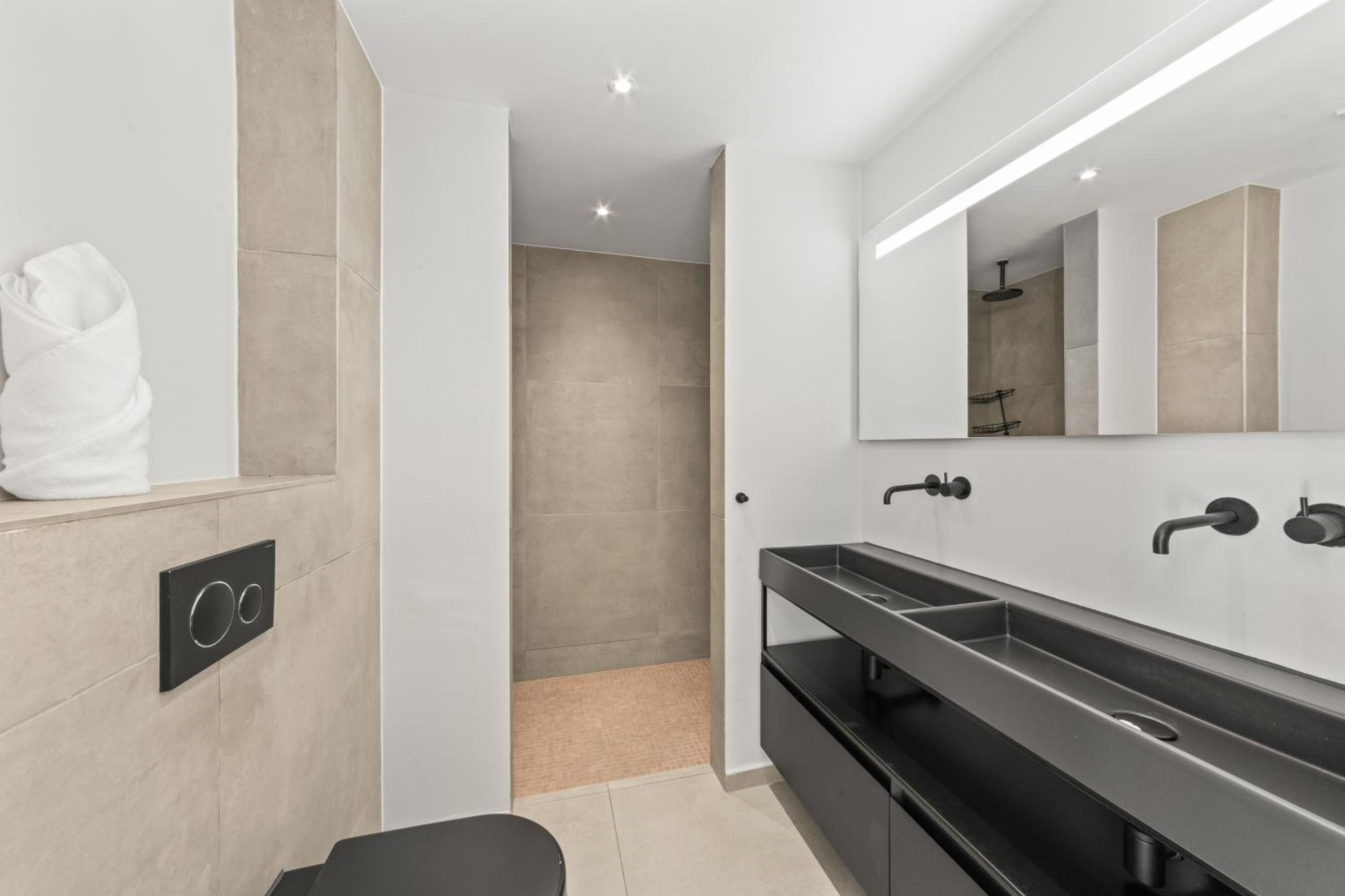 Jan Sofat LUX A15 Penthouse with private rooftop terrace