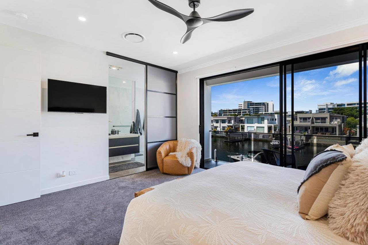 Absolute Waterfront Elegancy