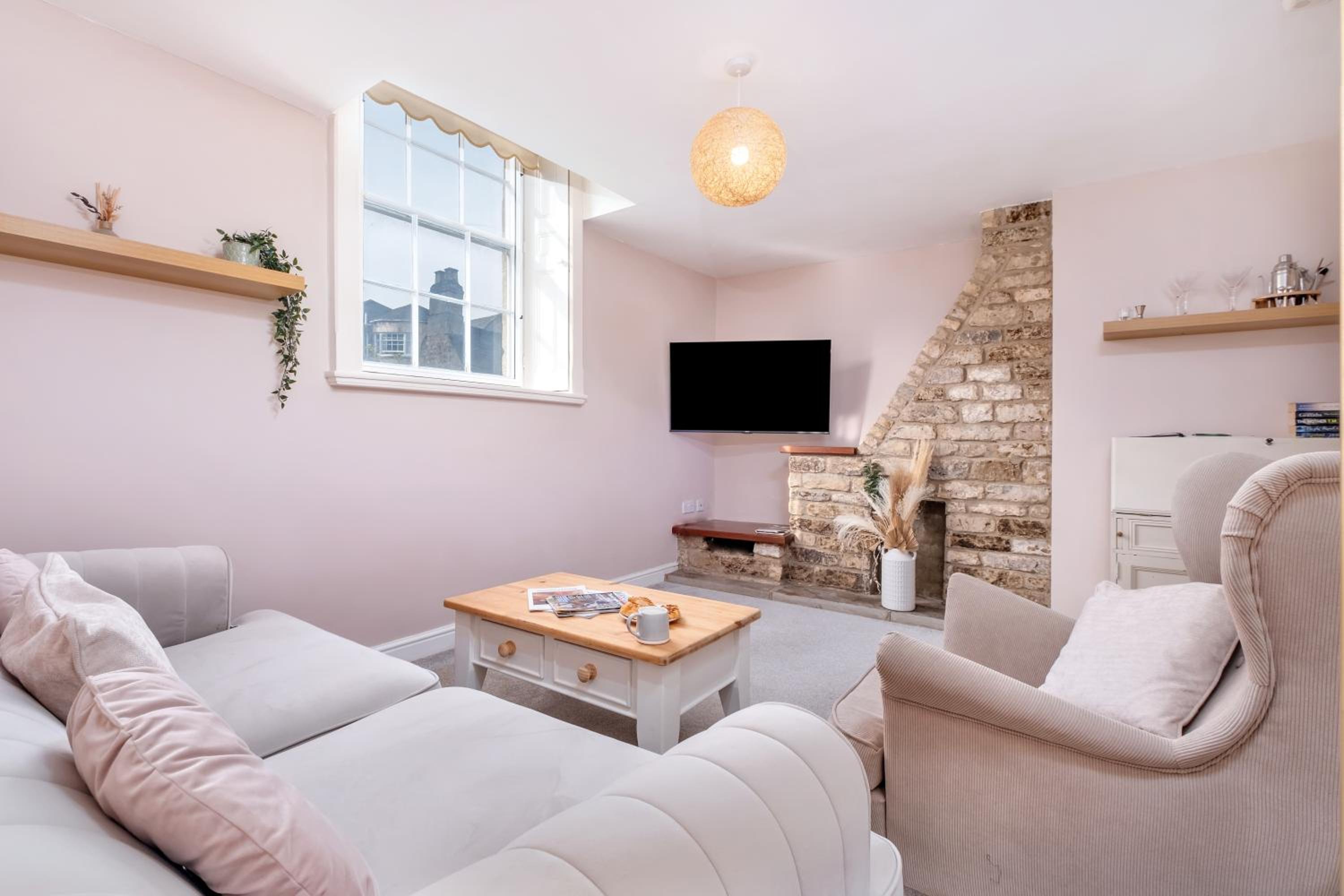 Lambert Cottage - In the Heart of Stamford view 4
