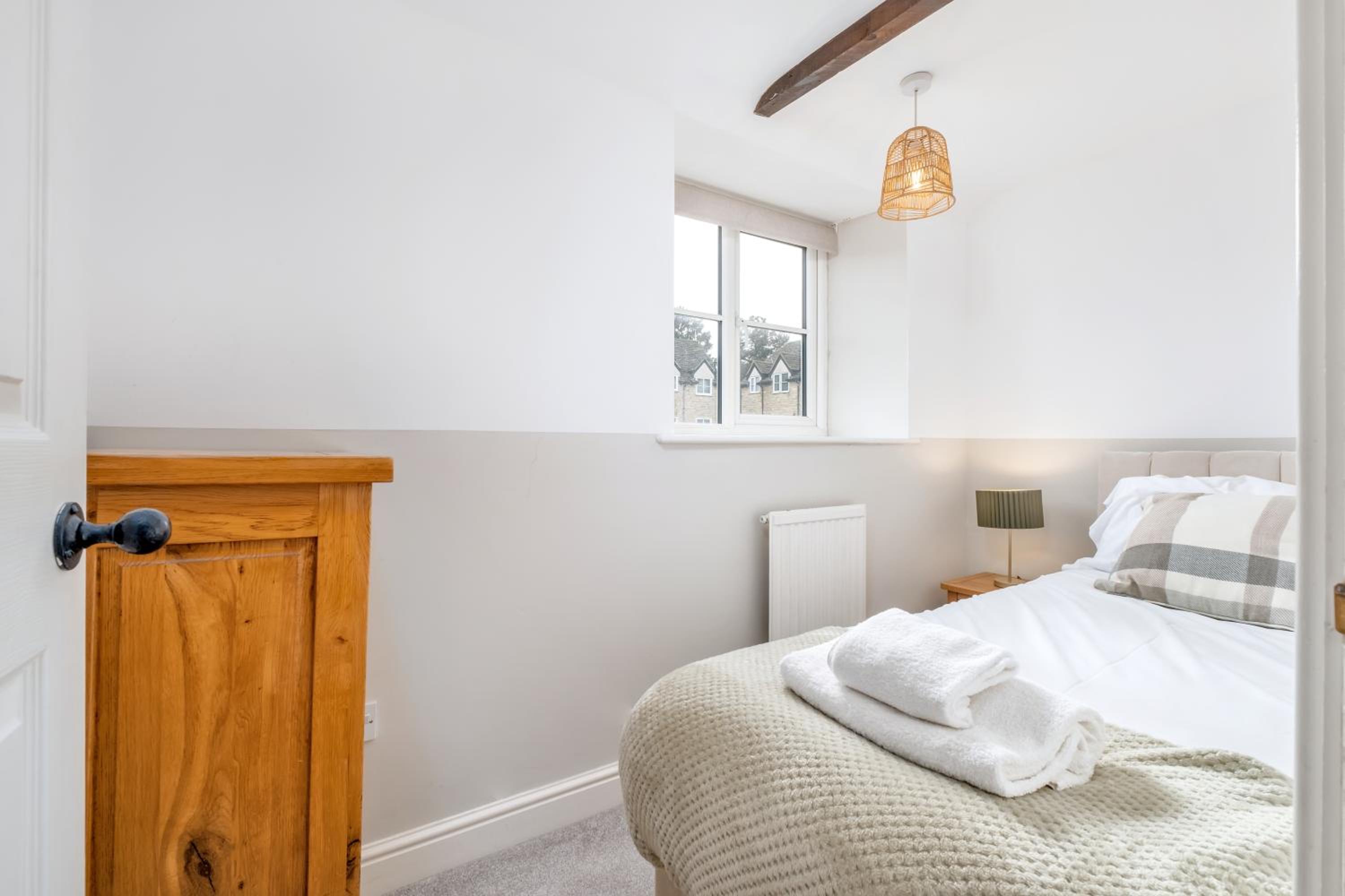 Lambert Cottage - In the Heart of Stamford view 5