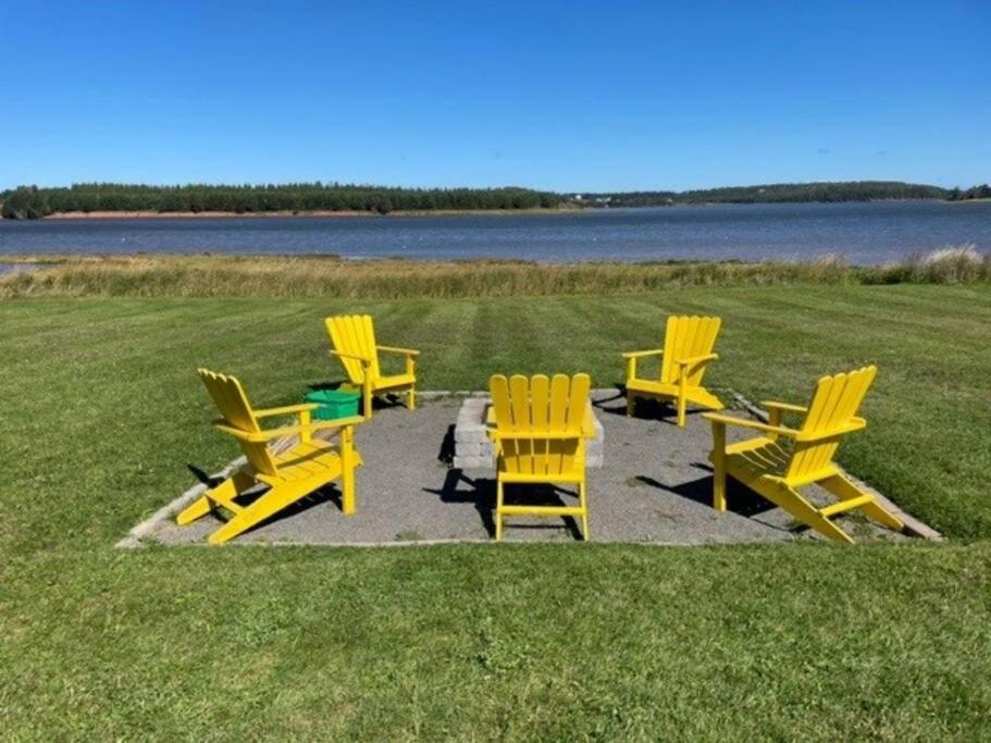 Sou'West Sunshine Cottage with Hot tub and Pool