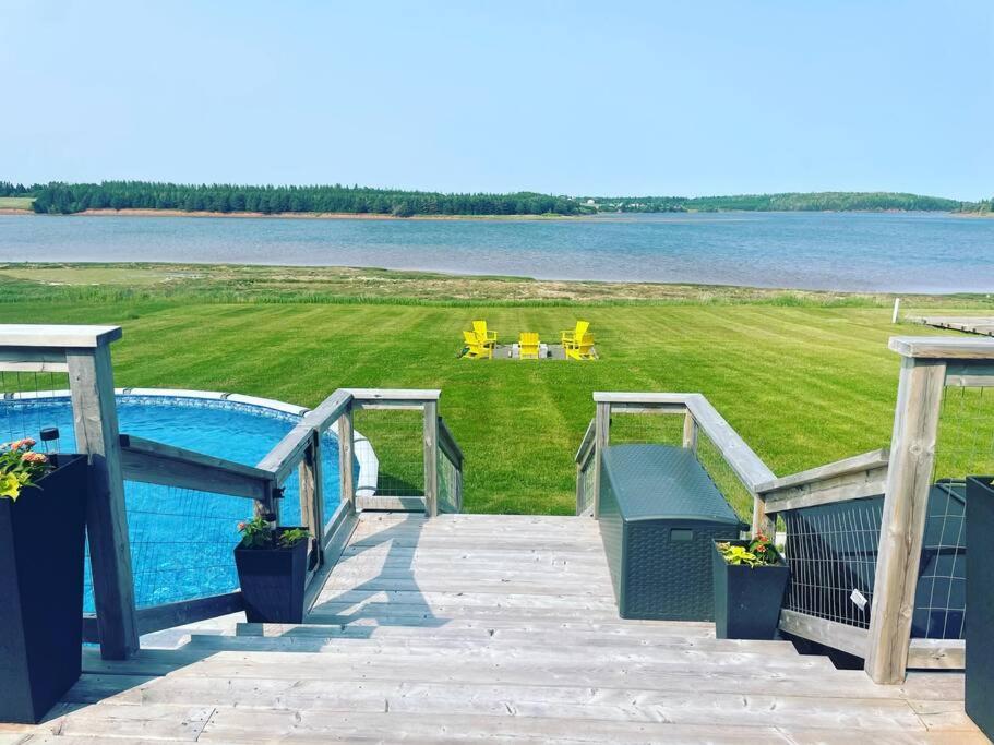 Sou'West Sunshine Cottage with Hot tub and Pool