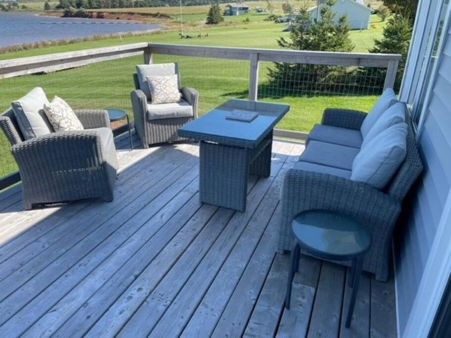 Sou'West Sunshine Cottage with Hot tub and Pool