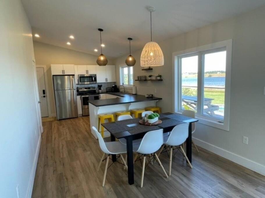 Sou'West Sunshine Cottage with Hot tub and Pool