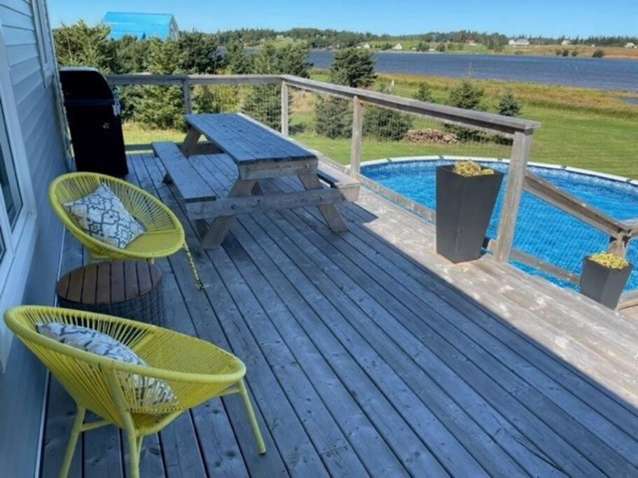 Sou'West Sunshine Cottage with Hot tub and Pool