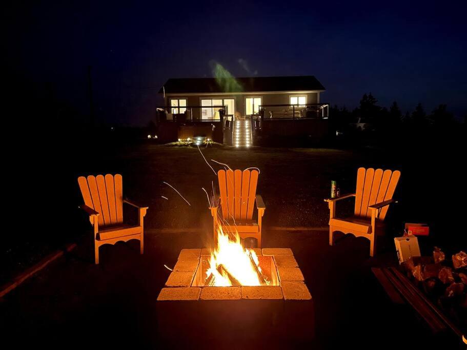 Sou'West Sunshine Cottage with Hot tub and Pool