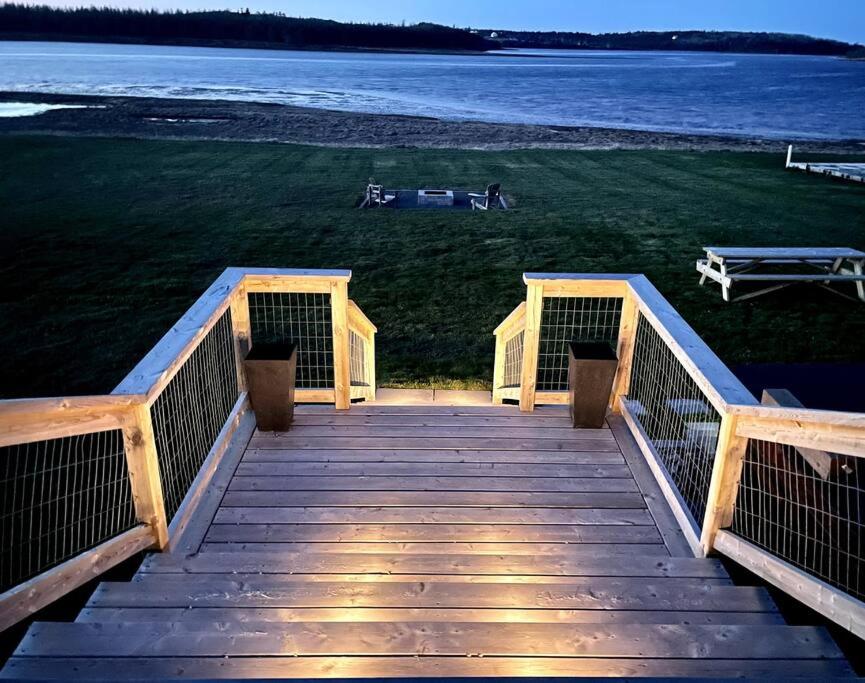 Sou'West Sunshine Cottage with Hot tub and Pool