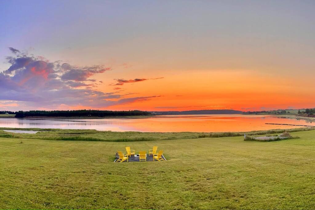 Sou'West Sunshine Cottage with Hot tub and Pool