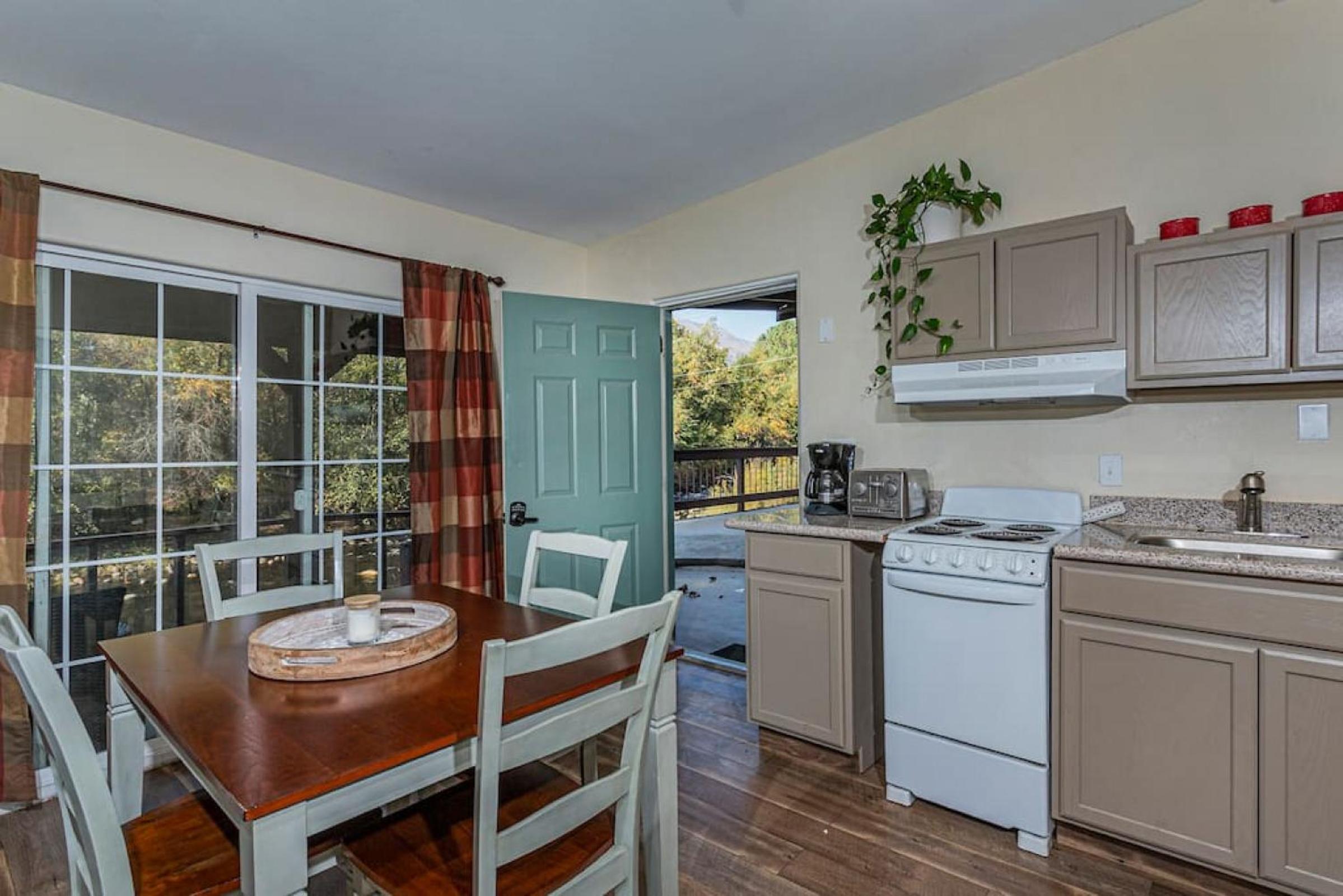 Sequoia Riverfront Guest House Right On The Water view 3
