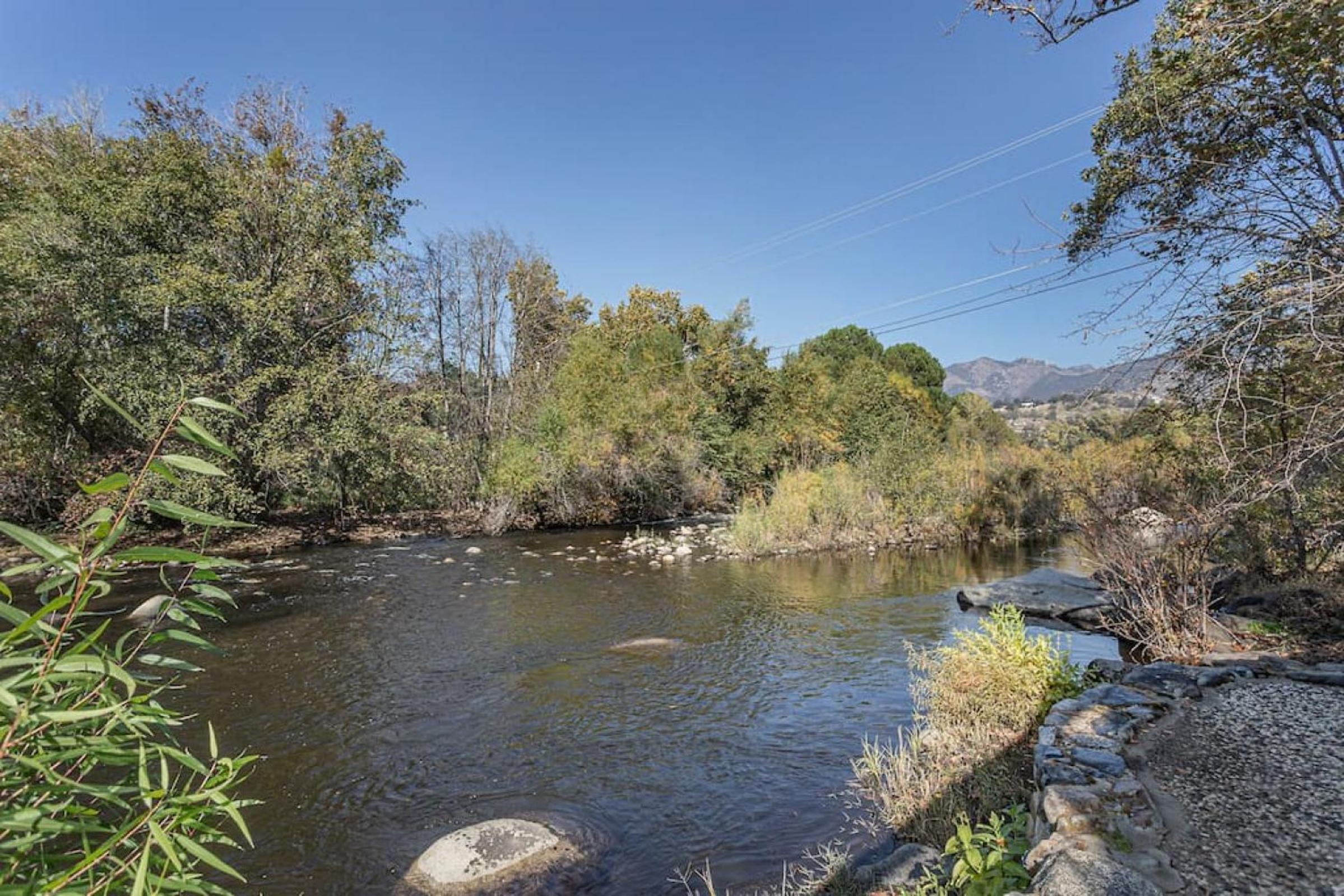 Sequoia Riverfront Guest House Right On The Water view 5