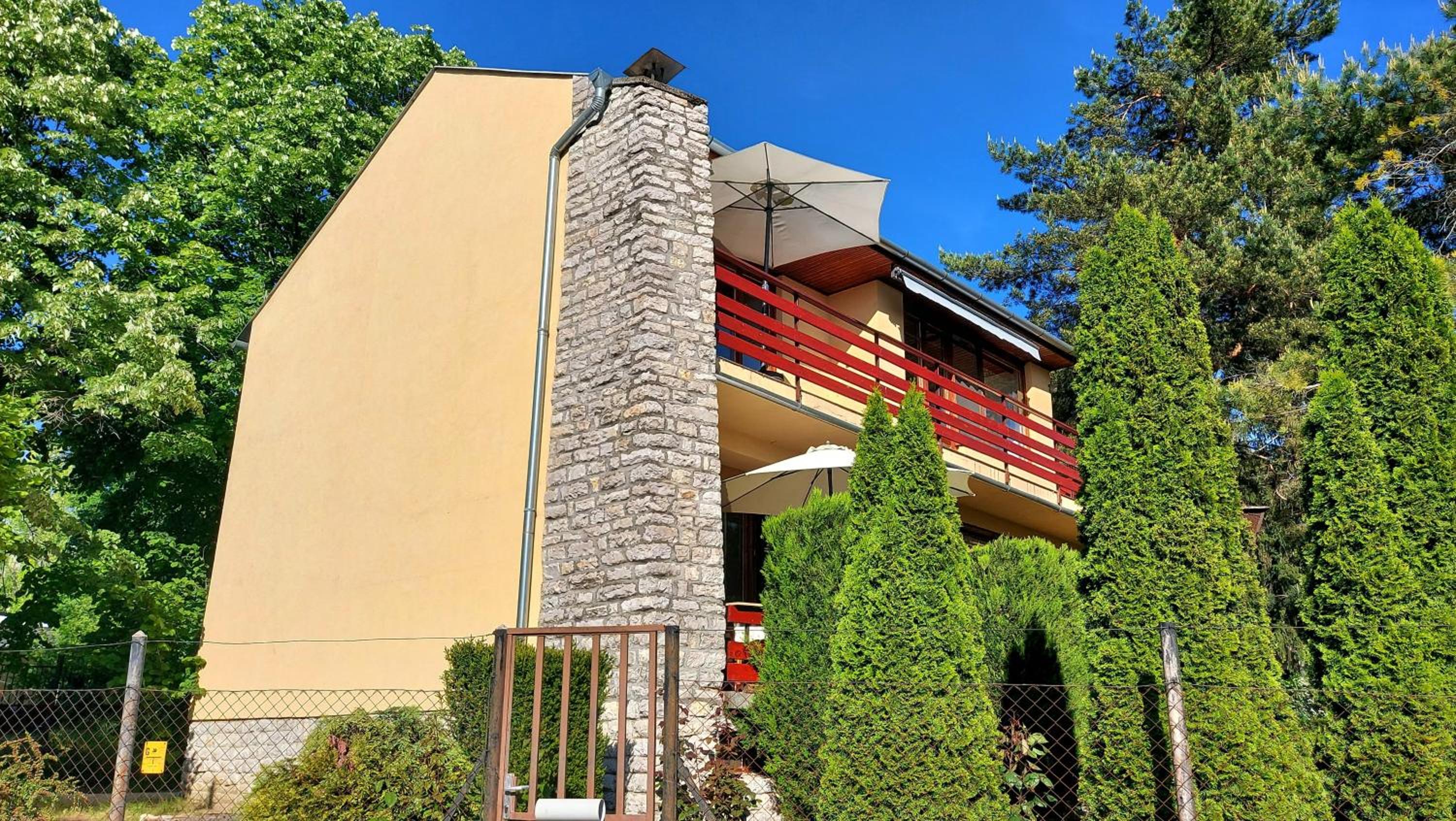 Fenyves Villa Balatonakarattya view 3