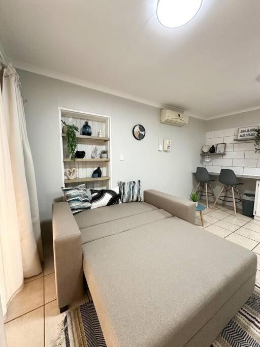 Modern 1 bedroom flat in Bloemfontein view 5