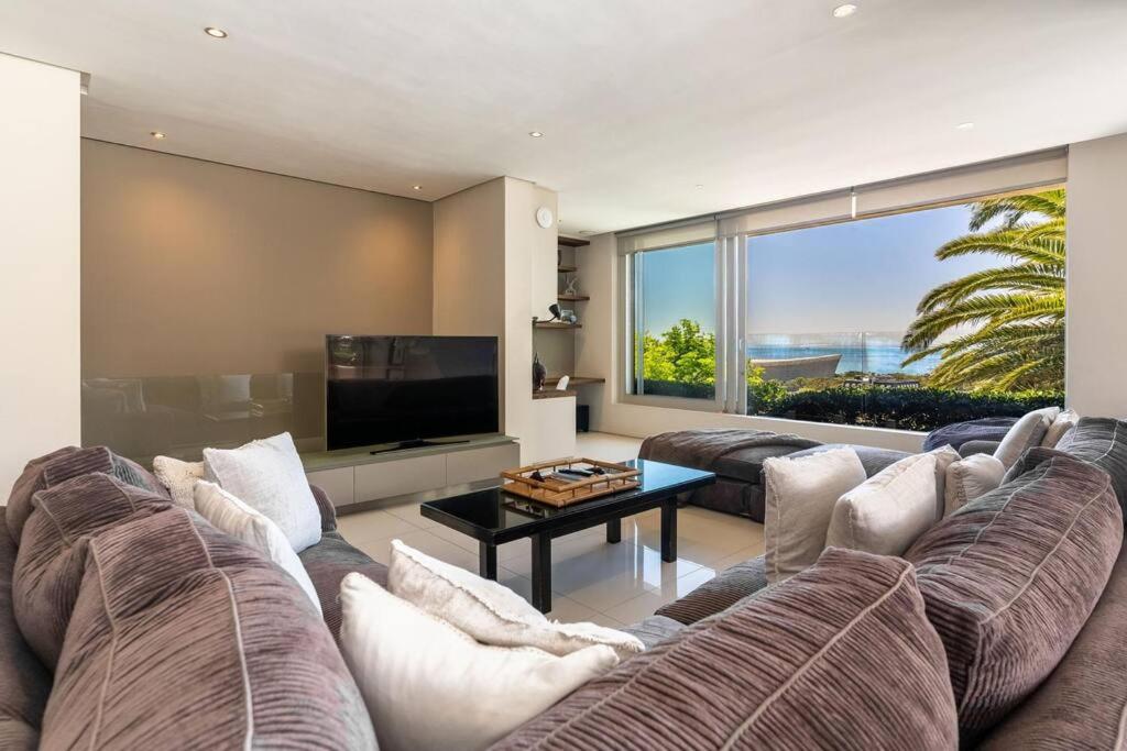 Green Point Grande - Luxury Family villa with pool & views view 5