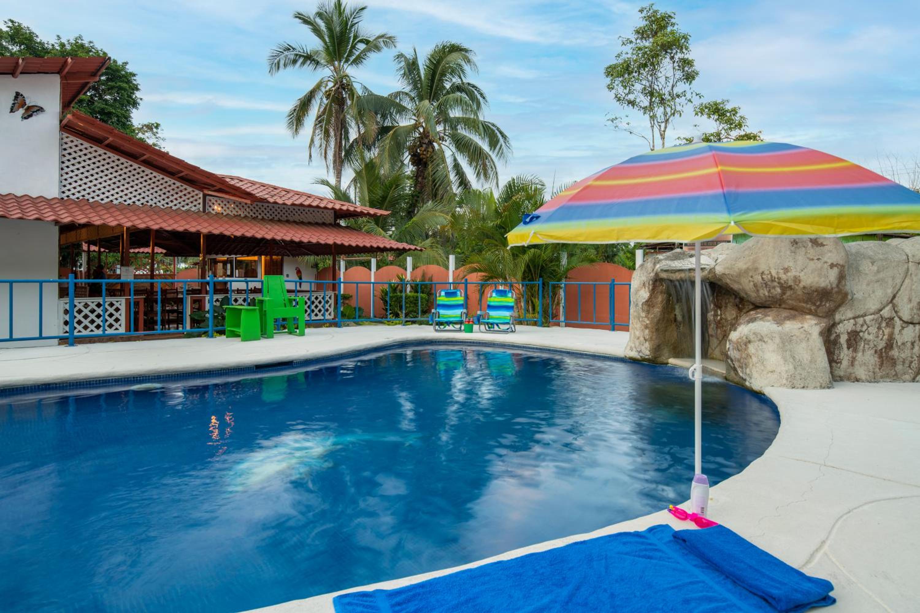 Pangea Lodge with Shared Pool at the Heart of Manzanillo