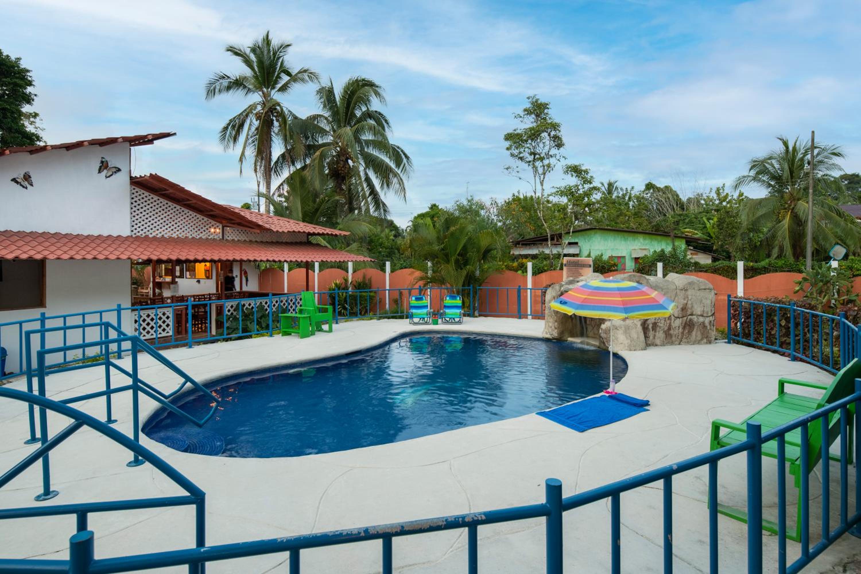 Pangea Lodge with Shared Pool at the Heart of Manzanillo