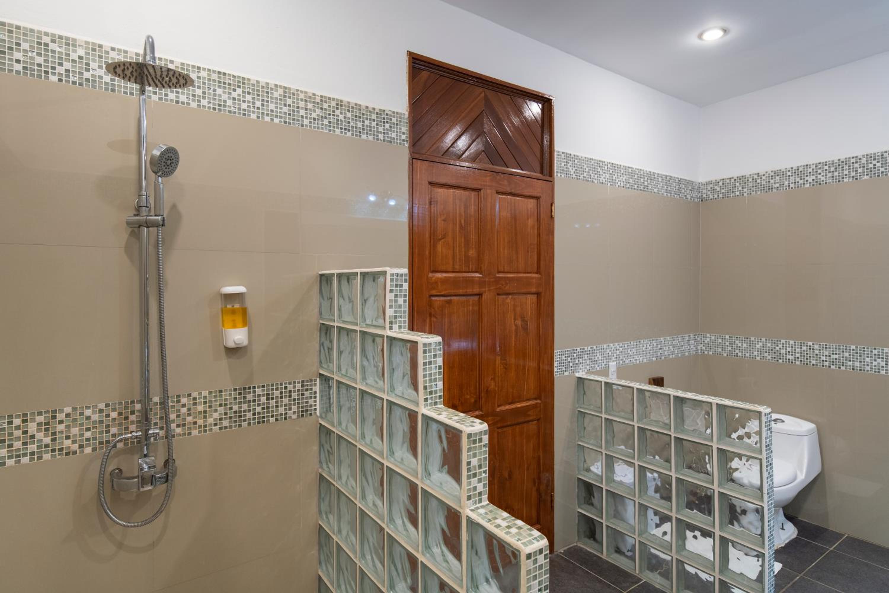 Pangea Lodge with Shared Pool at the Heart of Manzanillo