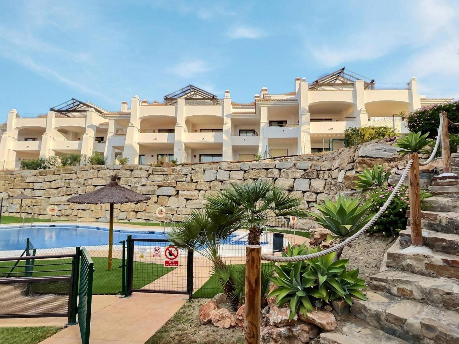 Gorgeous 3-Bedroom Penthouse with Expansive Terrace in Casares Costa