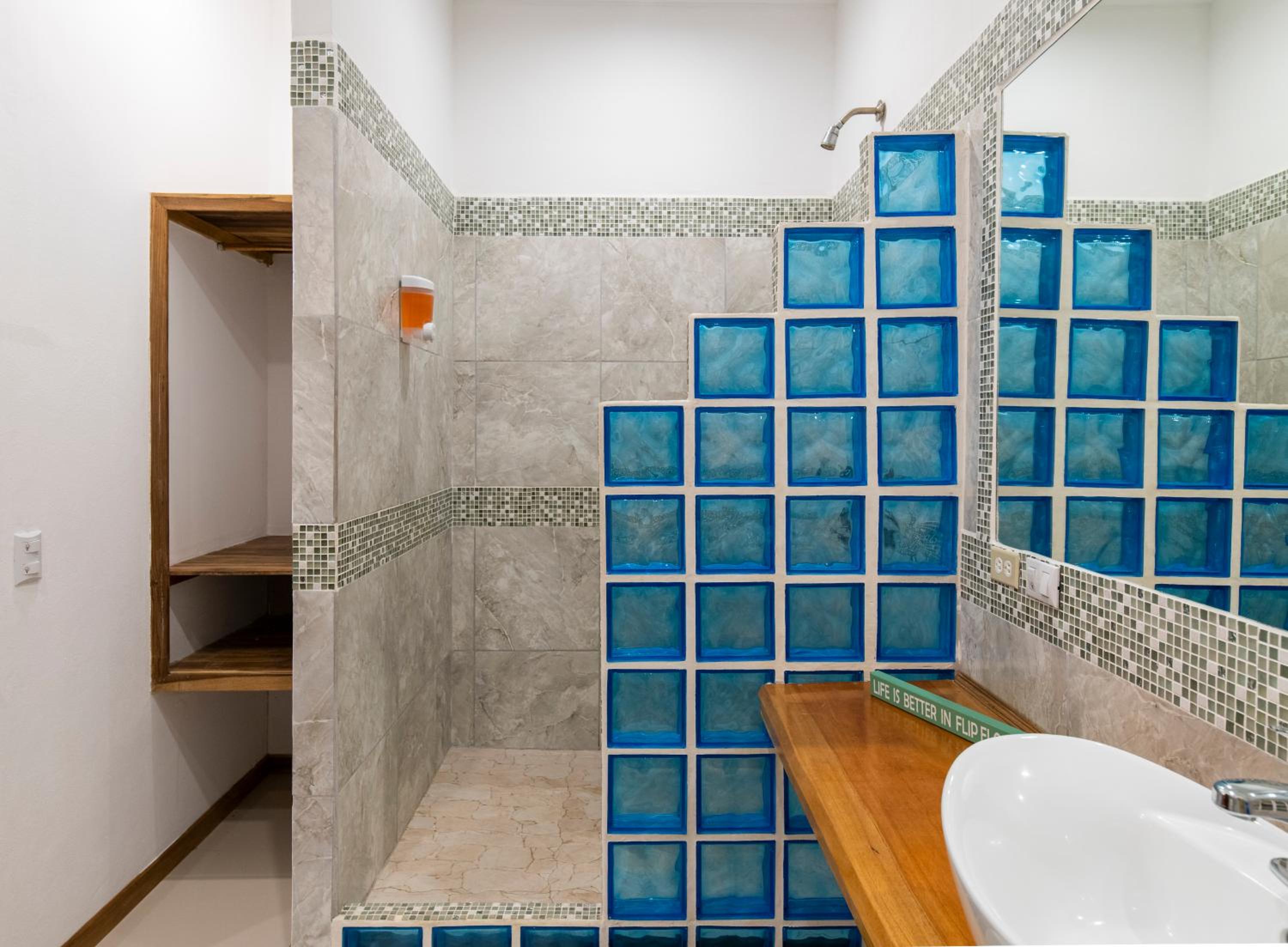Pangea Lodge with Shared Pool at the Heart of Manzanillo