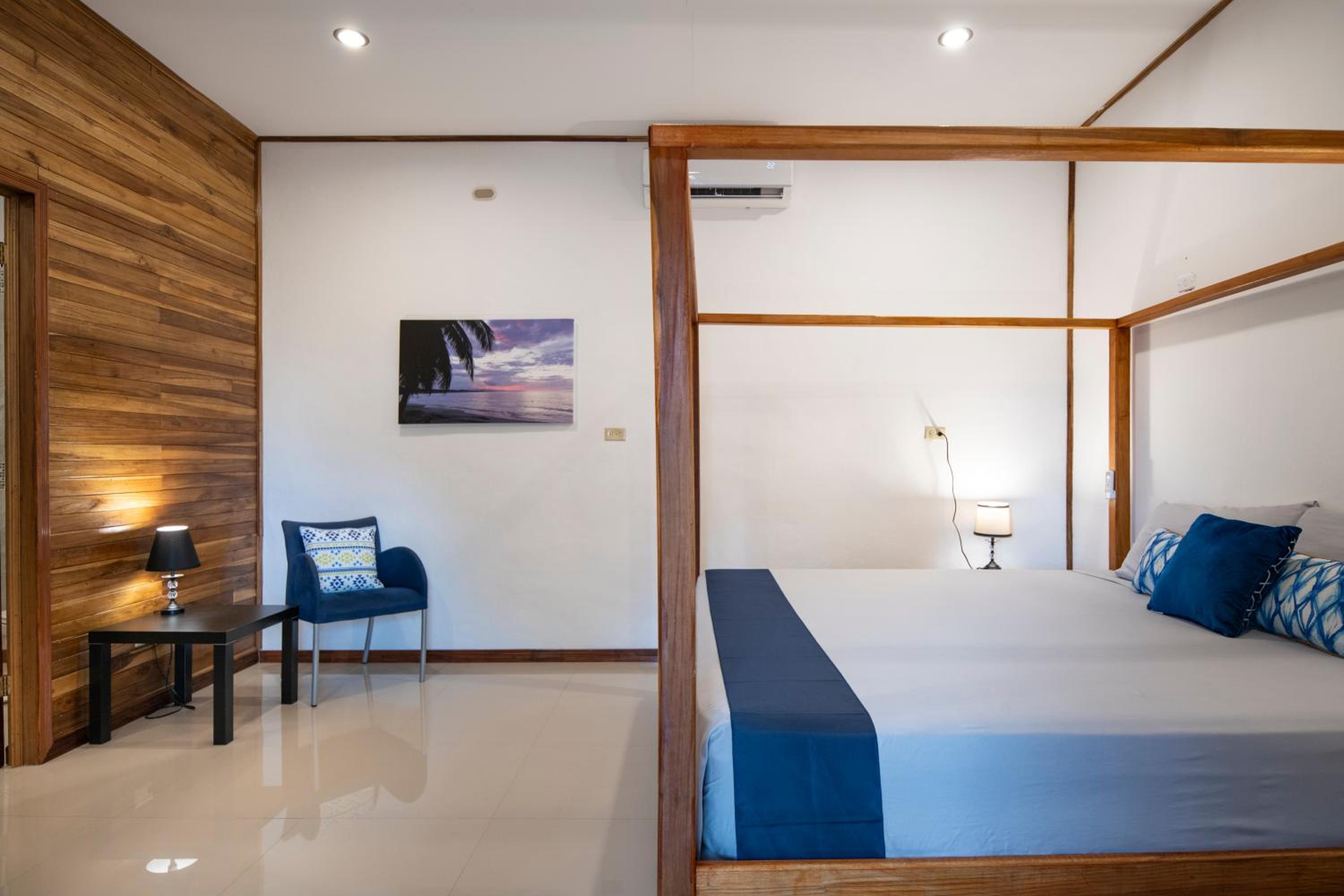 Pangea Lodge with Shared Pool at the Heart of Manzanillo