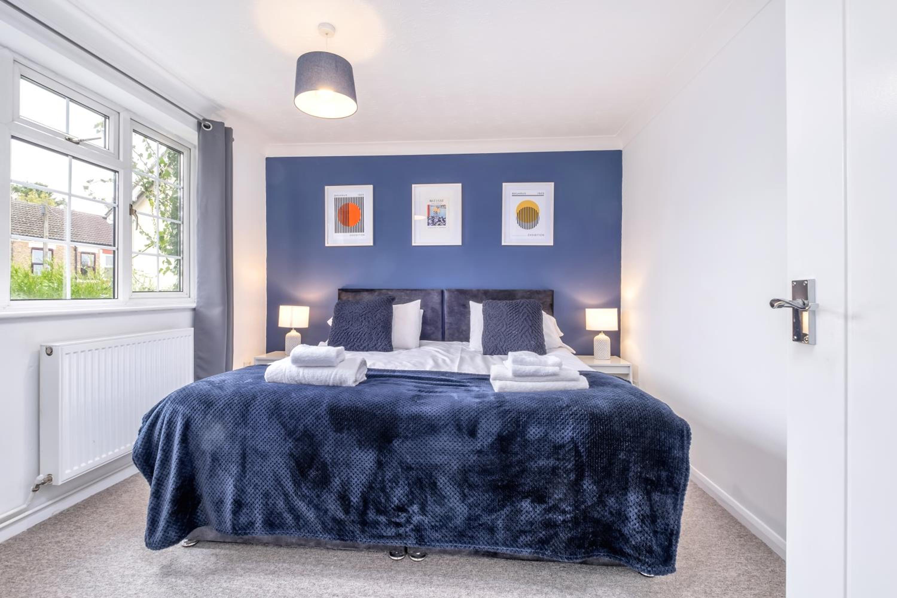 Stylish & Convenient 3 Bedroom House - Perfect for Contractors and Leisure Guests - Sleeps up to 5 view 4