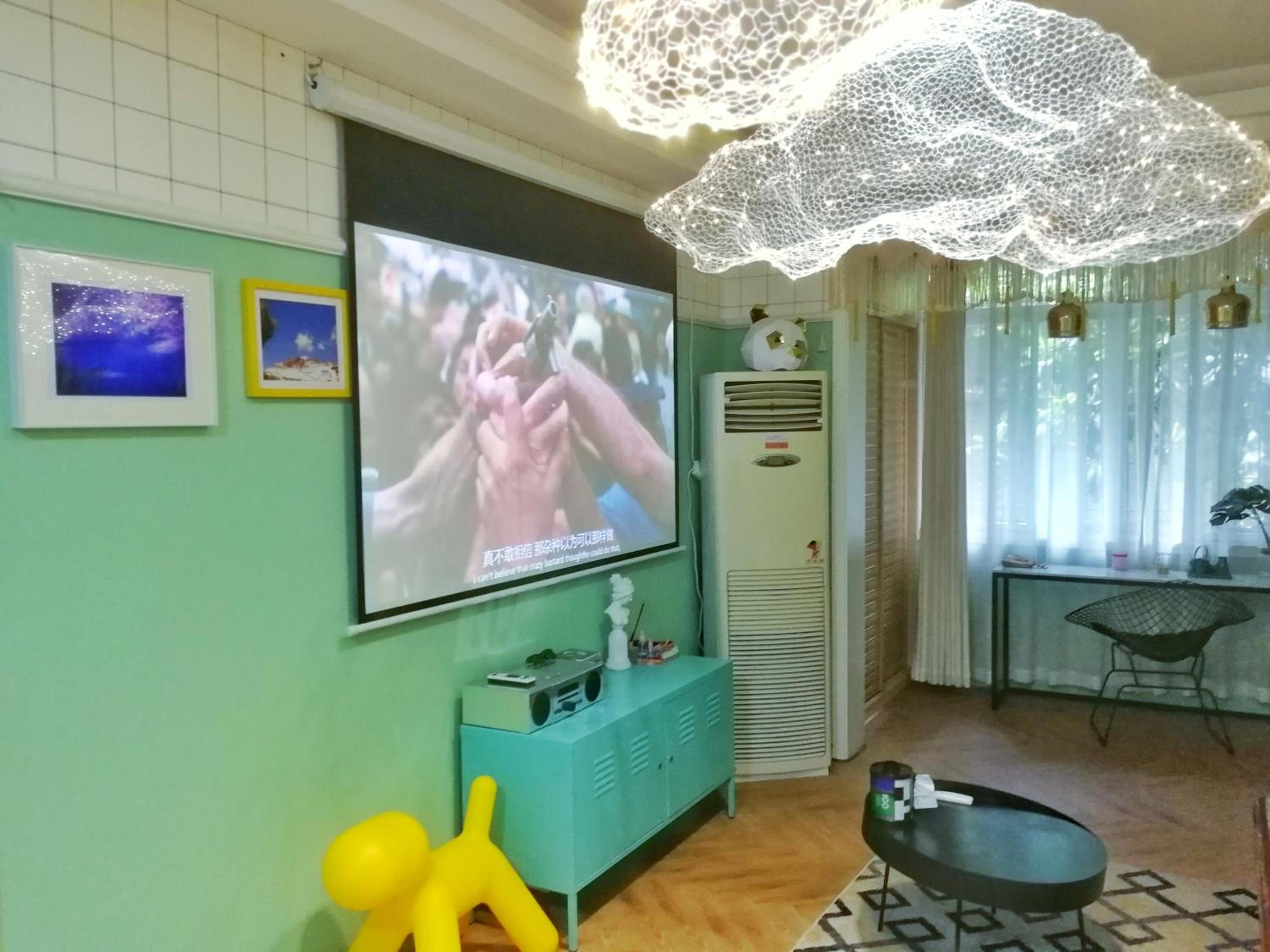 Chengdu city center Tianfu Square Kuanzhai Alley People's Park subway post-modern design 85 square meters 2 bedrooms 1 living room design B&B HD cinema fam