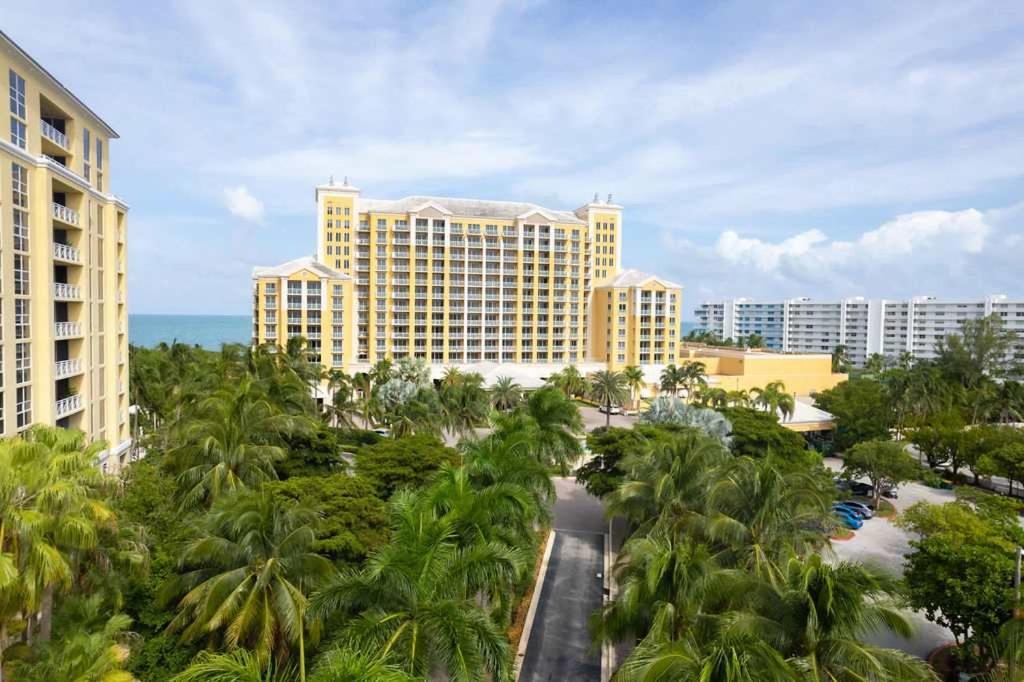 The Palms, Ocean View Studio Located at Ritz Carlton - Key Biscayne