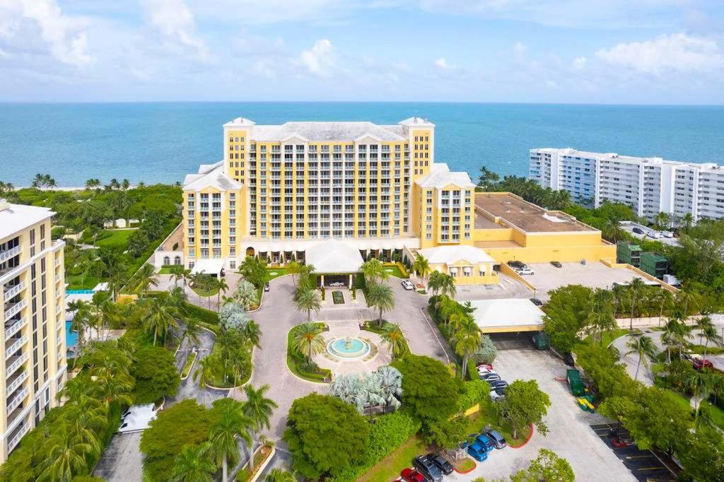 The Palms, Ocean View Studio Located at Ritz Carlton - Key Biscayne