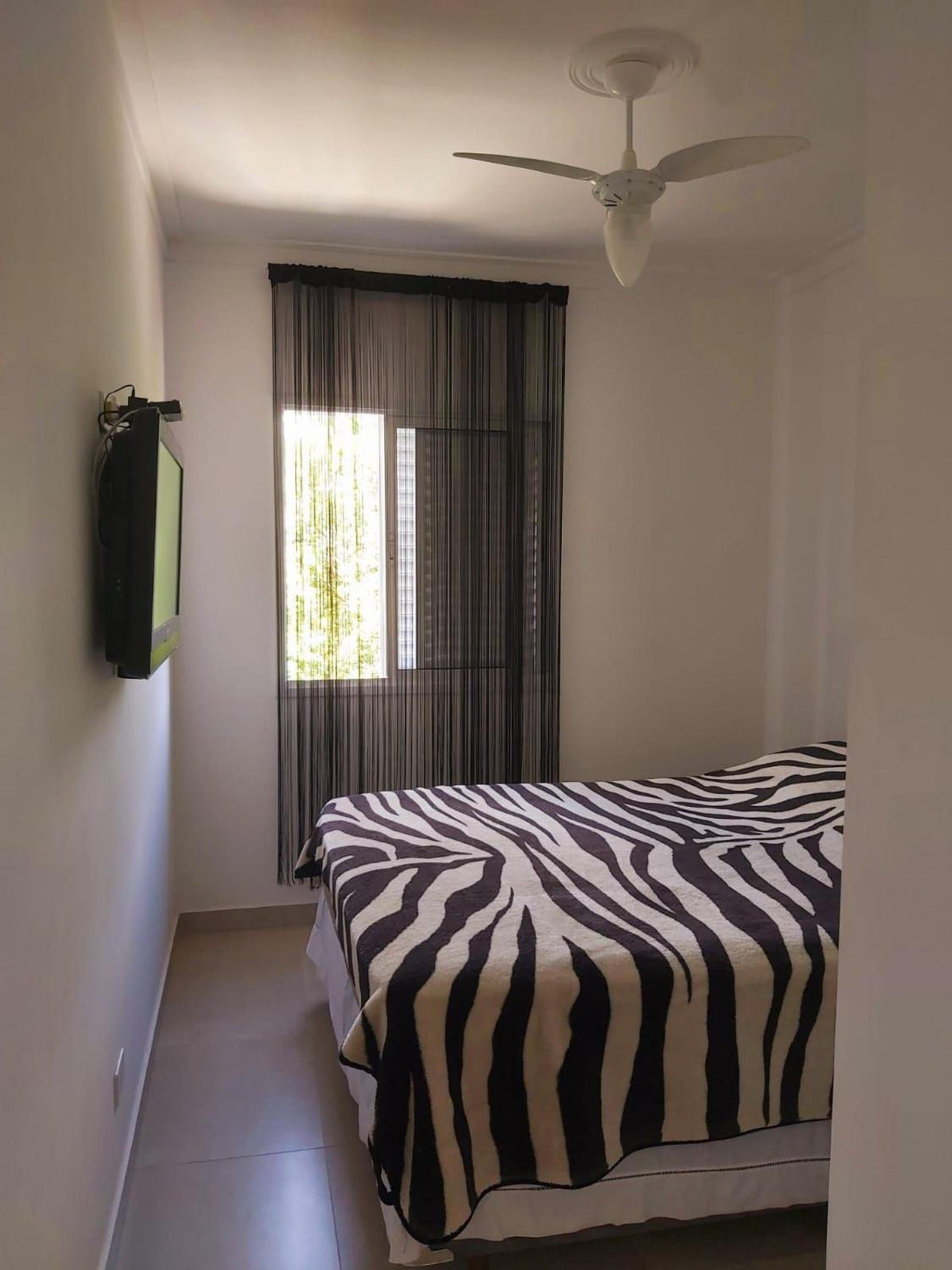 RJI - Apartamentos próximos da praia de Itaguá