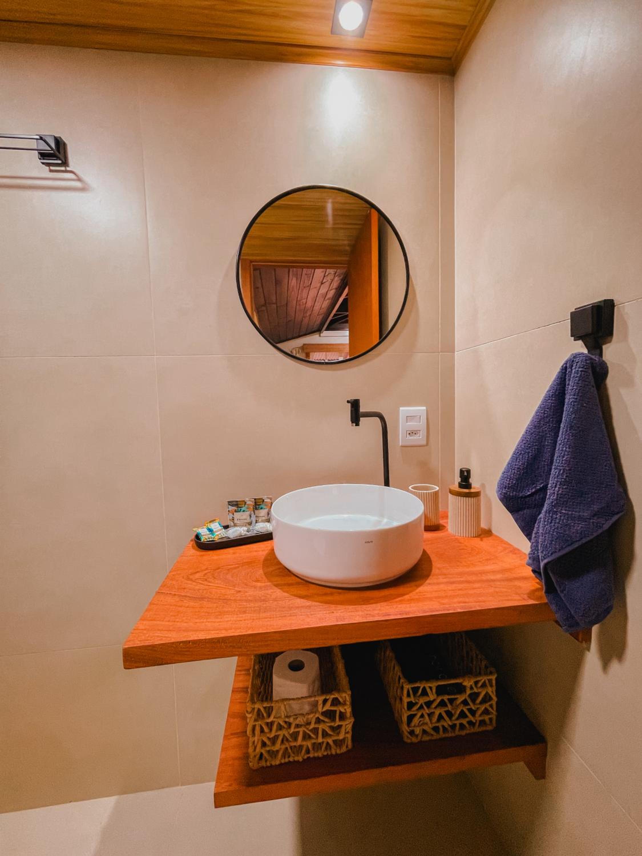 Shangri La Casas e Studios