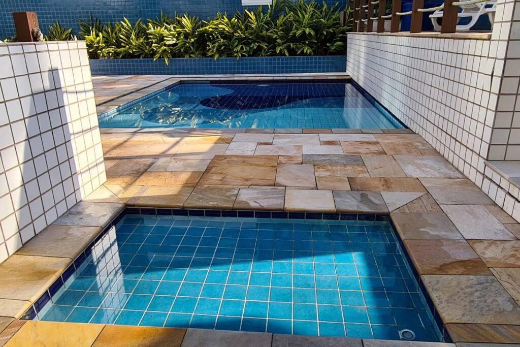 Apartamento com Localização Central em Condomínio com Piscina Aquecida na Riviera