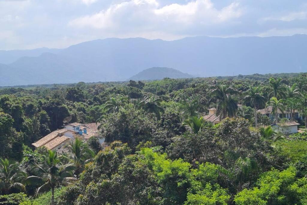 Apartamento com Localização Central em Condomínio com Piscina Aquecida na Riviera
