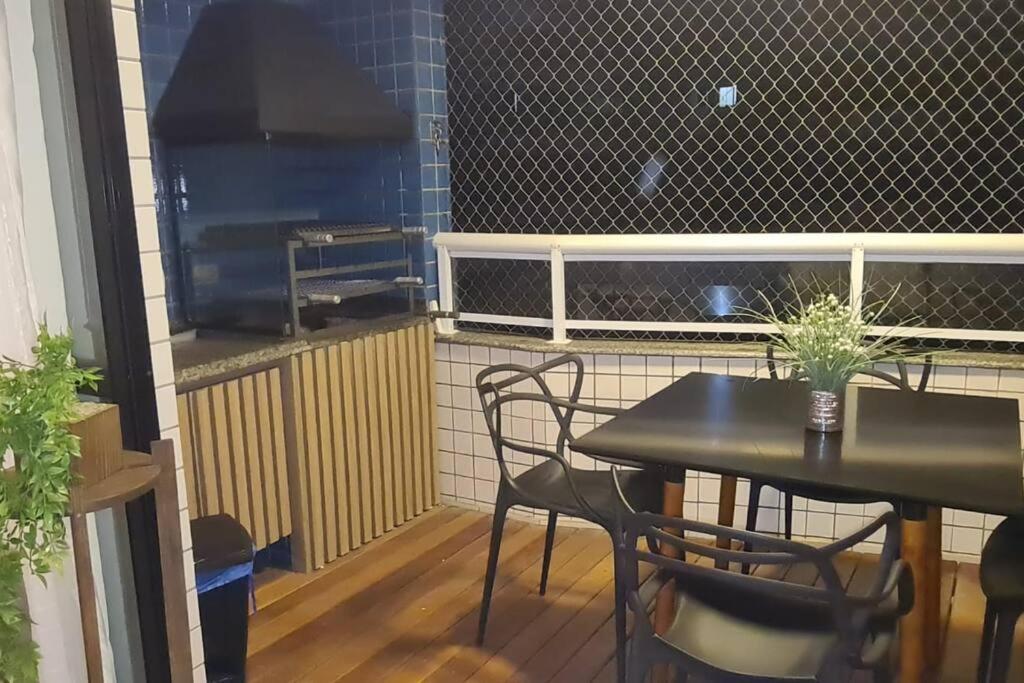 Apartamento com Localização Central em Condomínio com Piscina Aquecida na Riviera