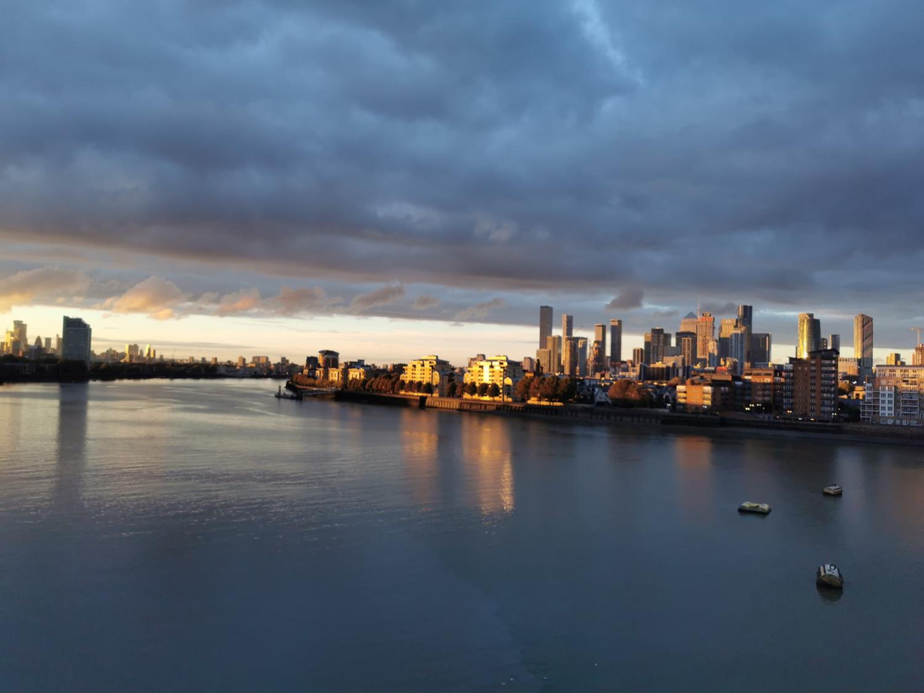 Homestay Room in flat with stunning Thames river view — other