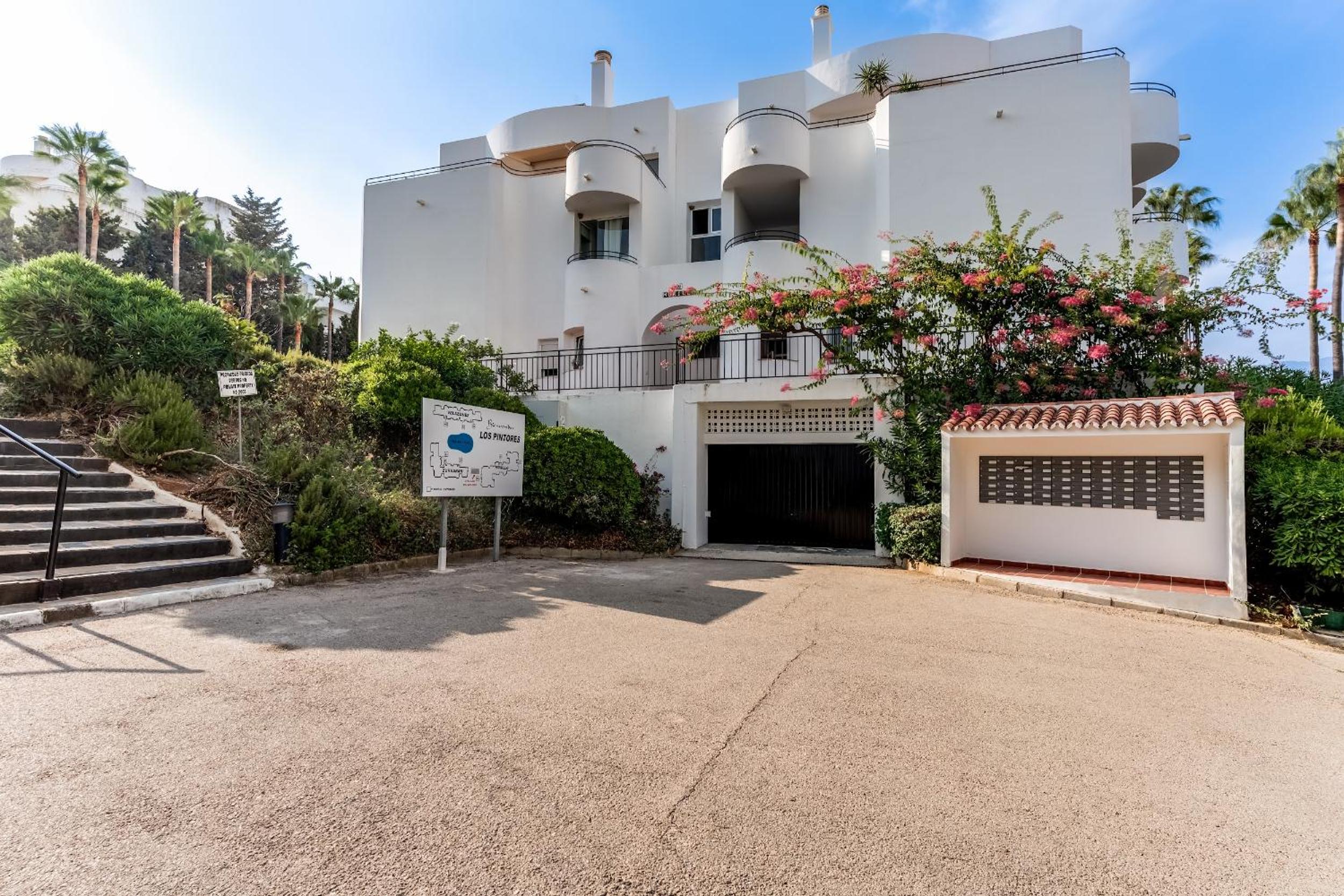 Estepona Golf Apt - Los Pintores - Pool & Terrace