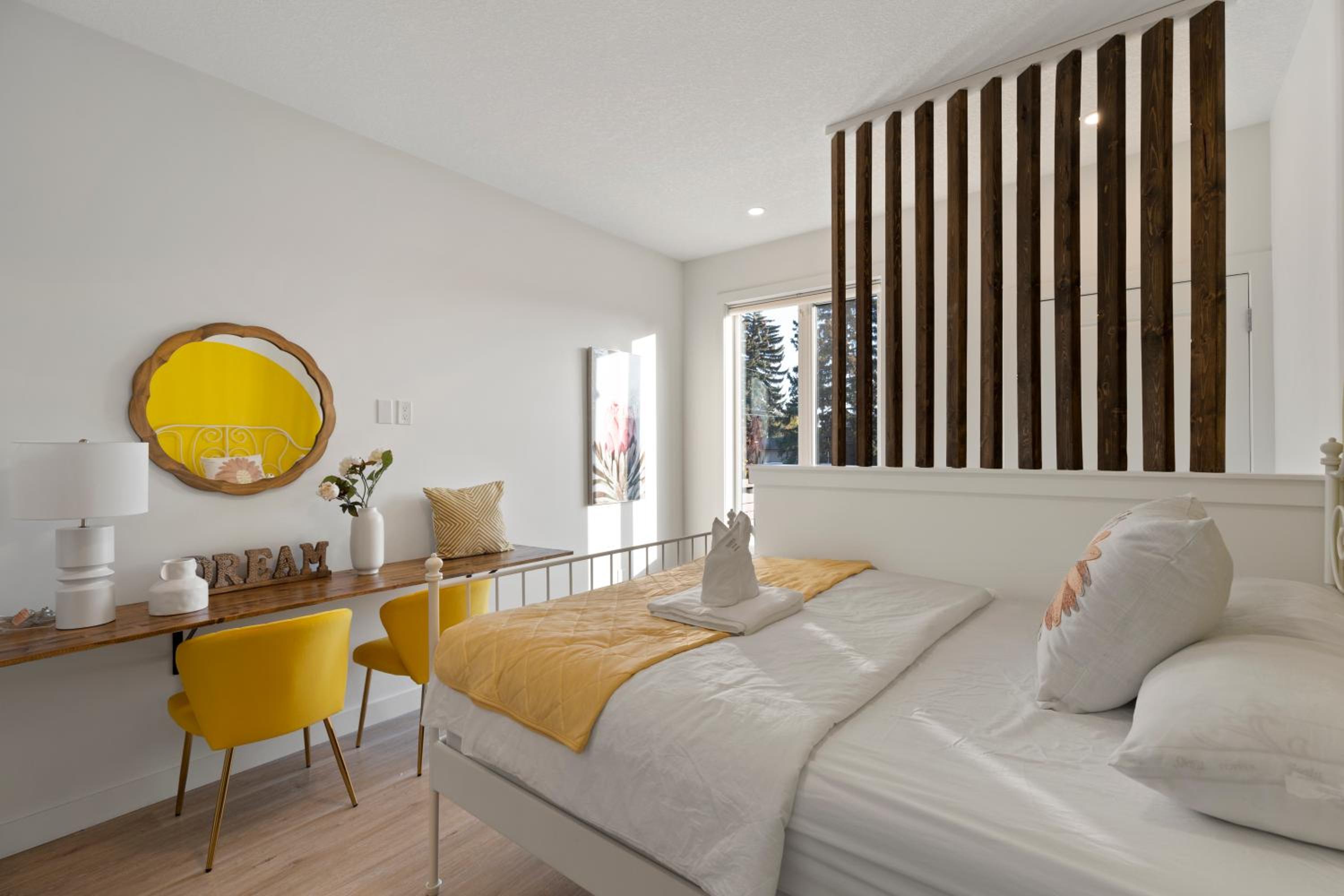 Entire 1BDR Bath 2 min 2 Train Pineapple Suite