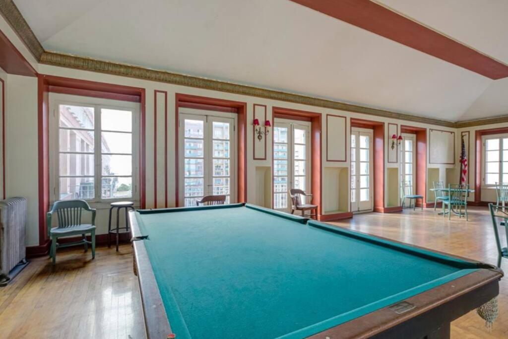 Chambre de Bonne in Downtown Long Beach