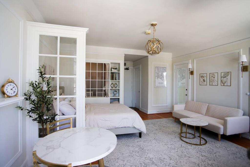 Chambre de Bonne in Downtown Long Beach