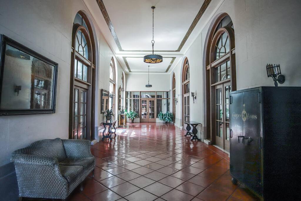 Chambre de Bonne in Downtown Long Beach