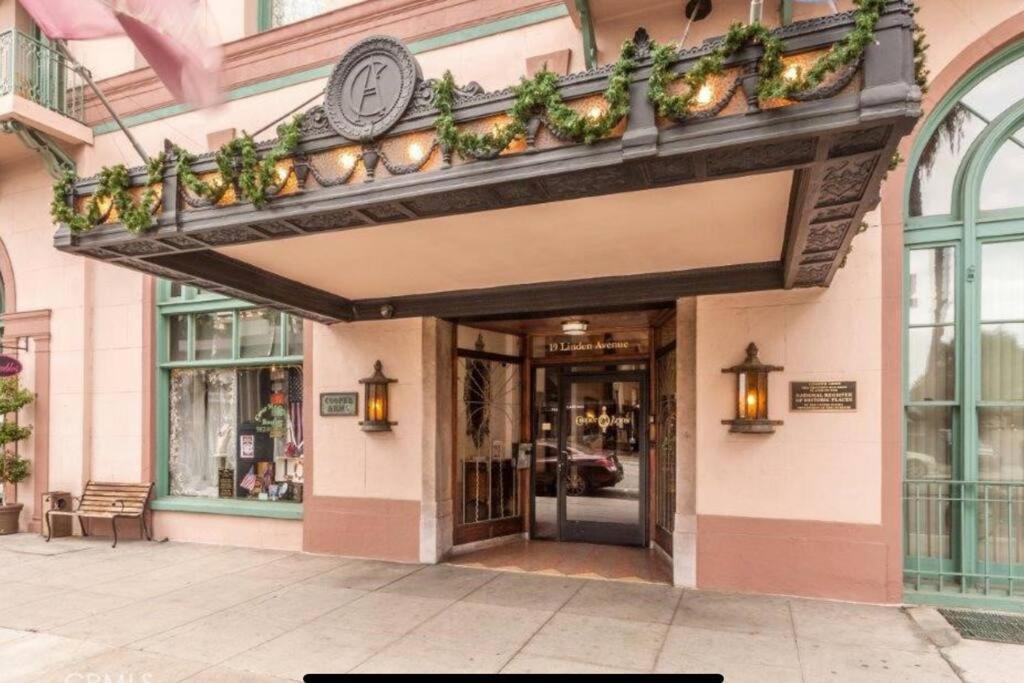 Chambre de Bonne in Downtown Long Beach