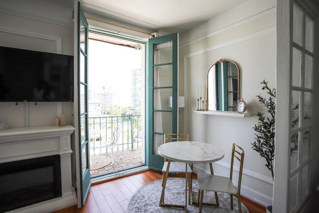 Chambre de Bonne in Downtown Long Beach