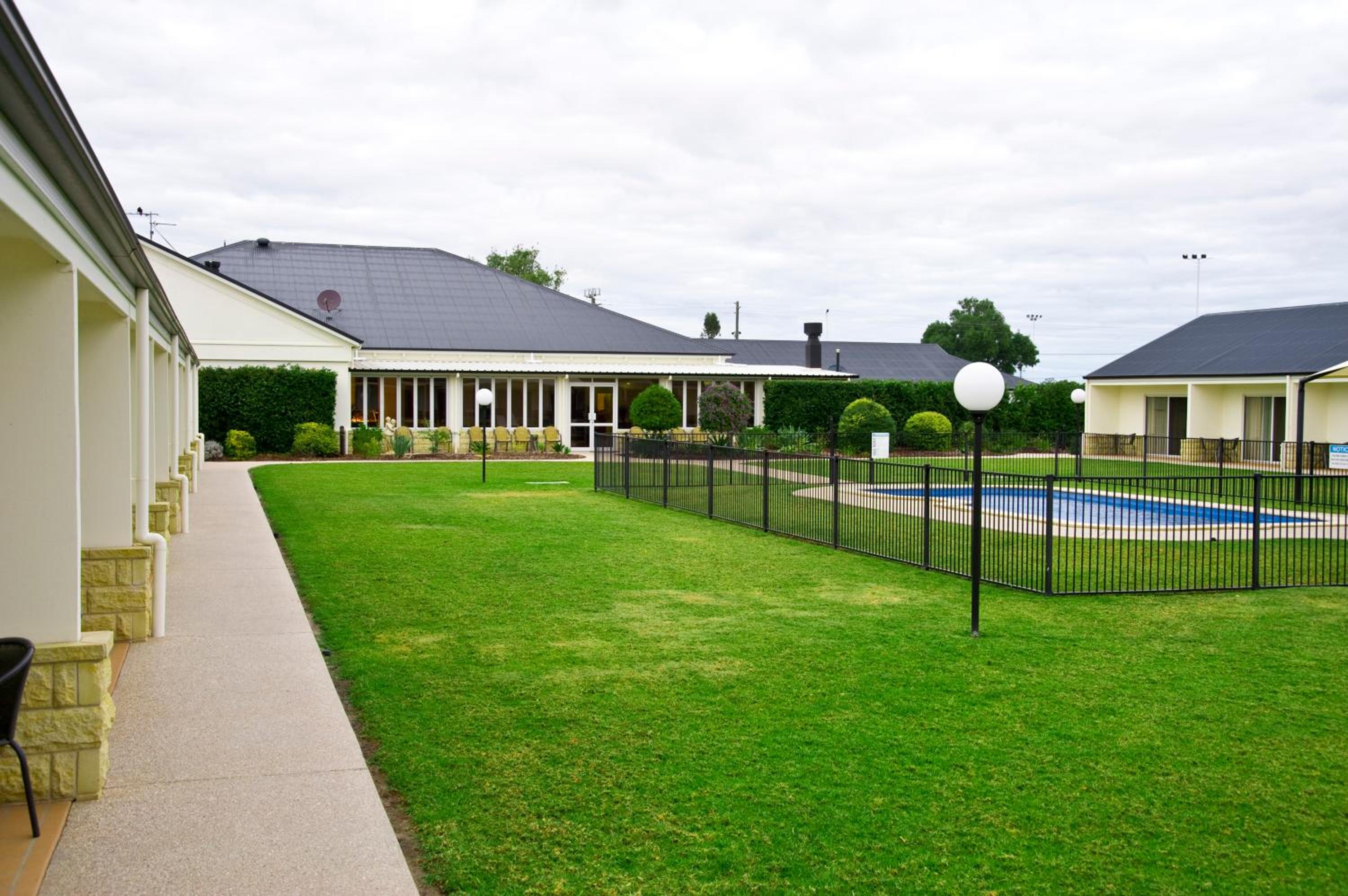 Roma Explorers Inn