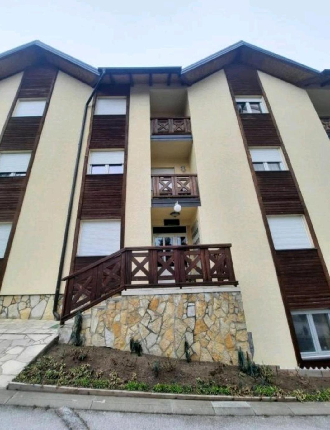 Svilar Apartmani Lux