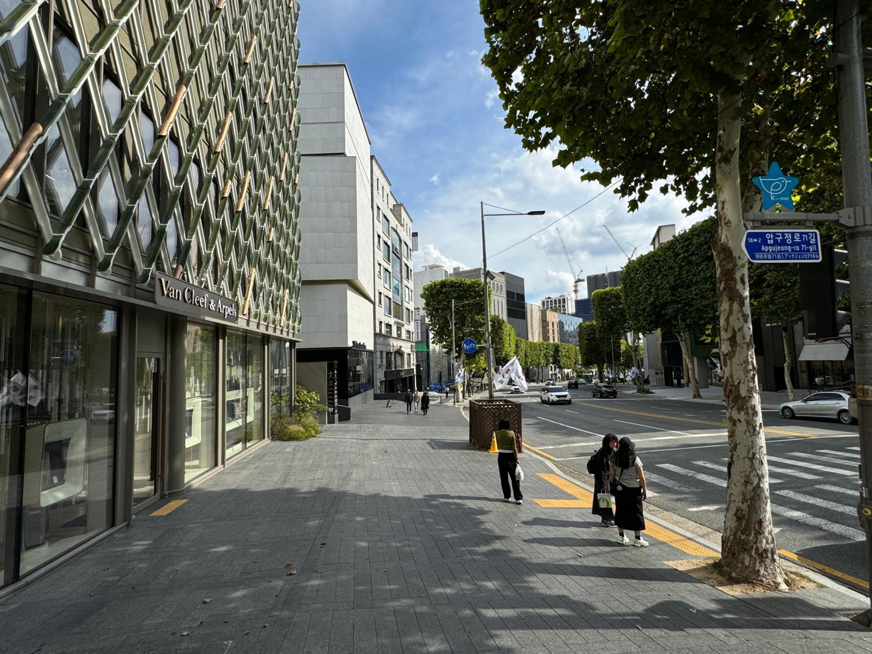 Gangnam Cheongdam APT - Free Wifi, Max 6pax view 3