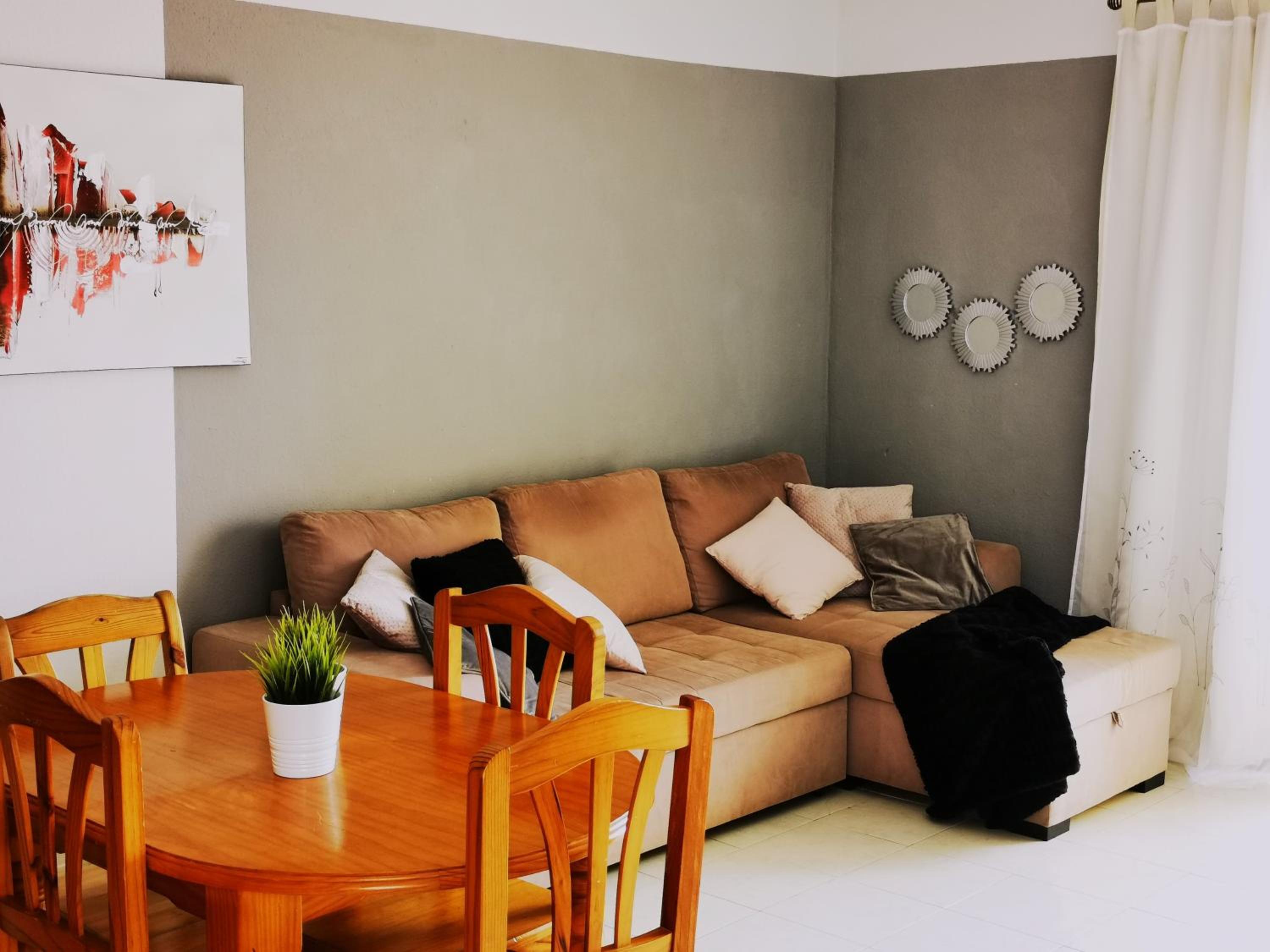 Skyline View Apartment - FREE PRIVATE Parking Including & Guest BONUS