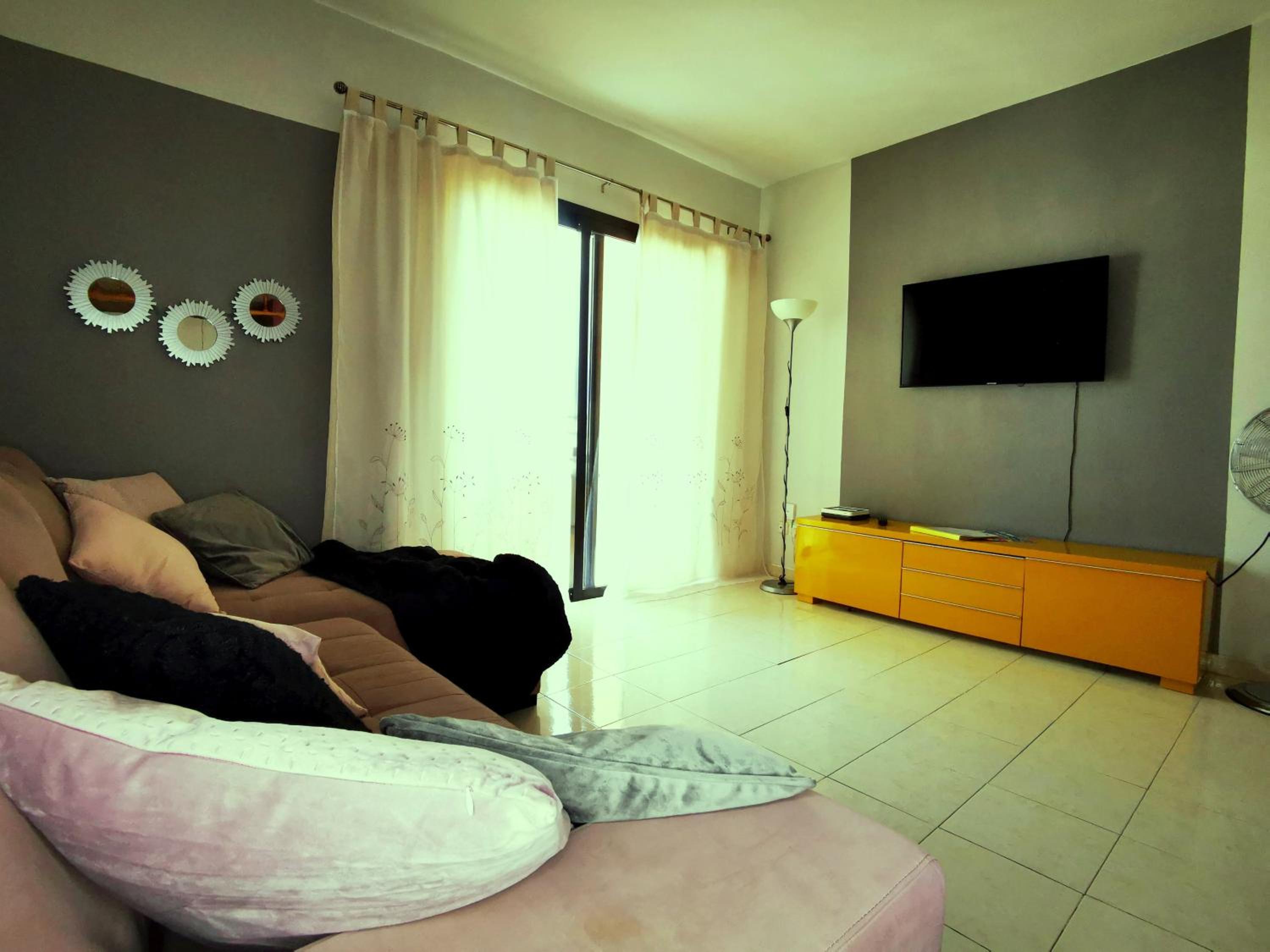 Skyline View Apartment - FREE PRIVATE Parking Including & Guest BONUS