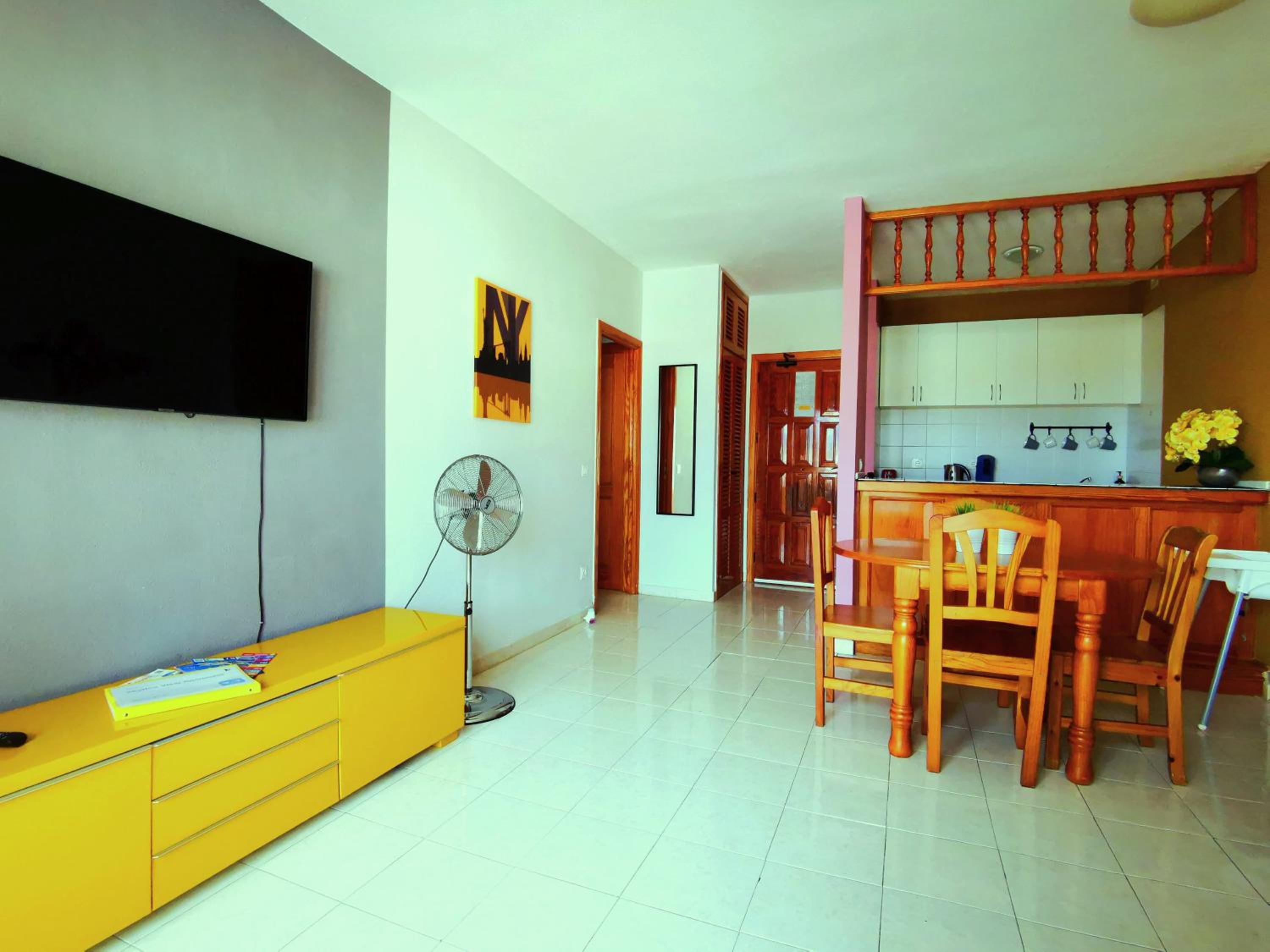 Skyline View Apartment - FREE PRIVATE Parking Including & Guest BONUS